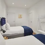 Host & - The Coach House Apartmán