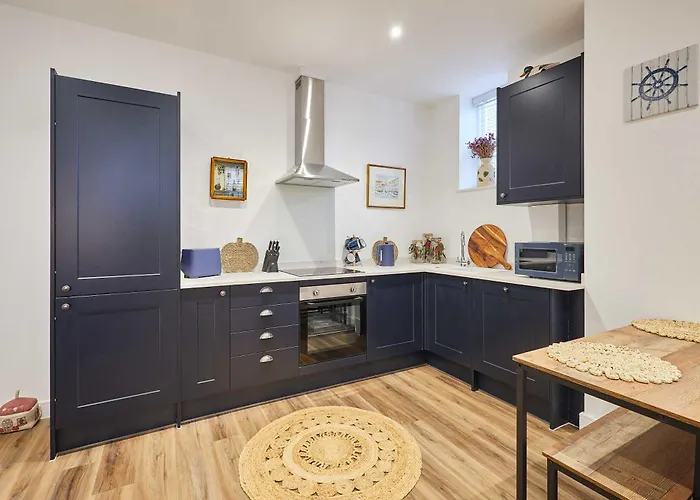 Apartment Host & - The Coach House *