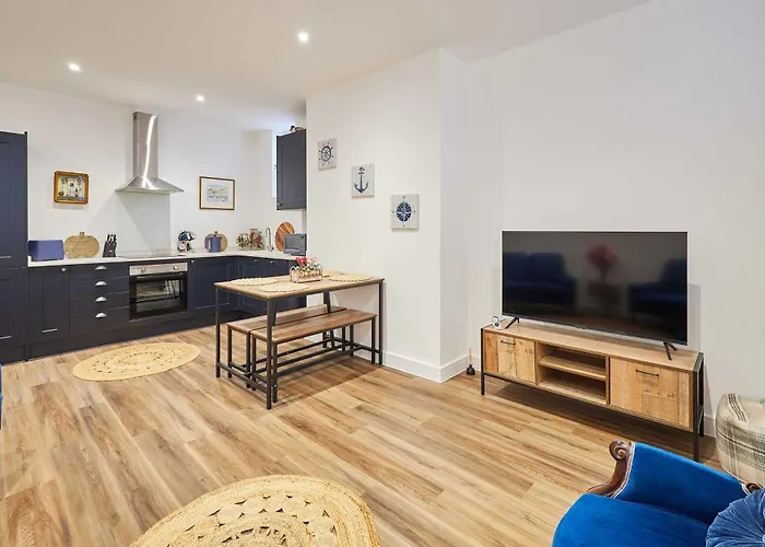 Apartment Host & - The Coach House *