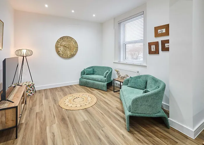 Apartment Host & - The Coach House *