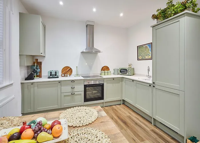 Host & - The Coach House Apartment Saltburn-by-the-Sea